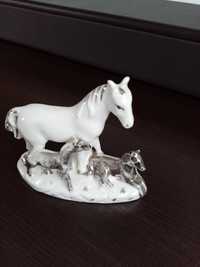 Figurka końi  porcelanowych