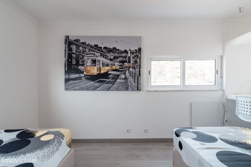 59349 - Quarto com várias camas em apartamento...
