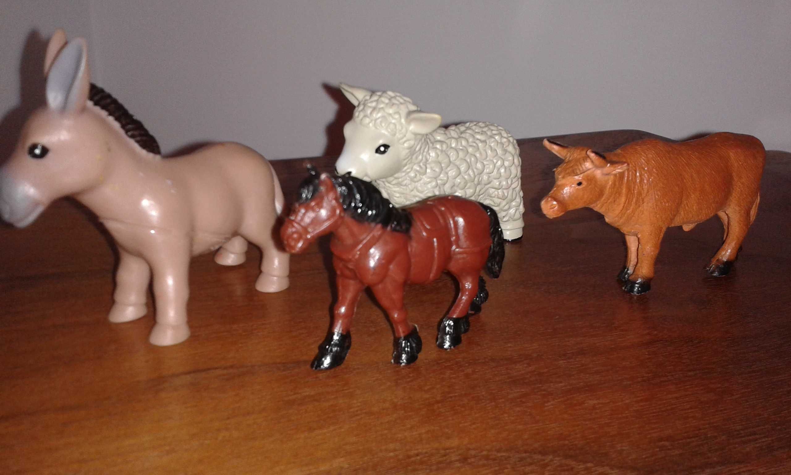 Figurki zwierzęta domowe gospodarstwo koń osioł owca Szopka Bożonarodz