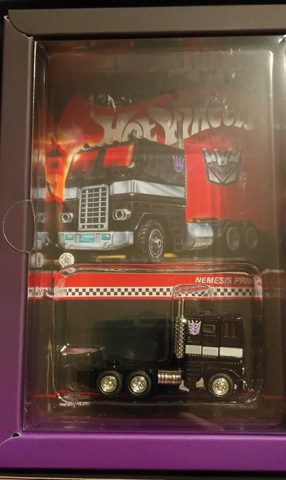 Hot Wheels Nemesis Prime Transformers