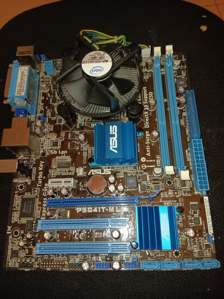 Motherboard Asus.