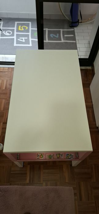 Secretária e cadeira para criança