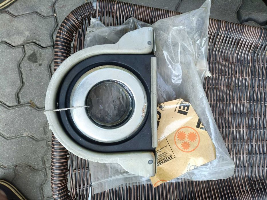 Продам підвісний підшипник Даф