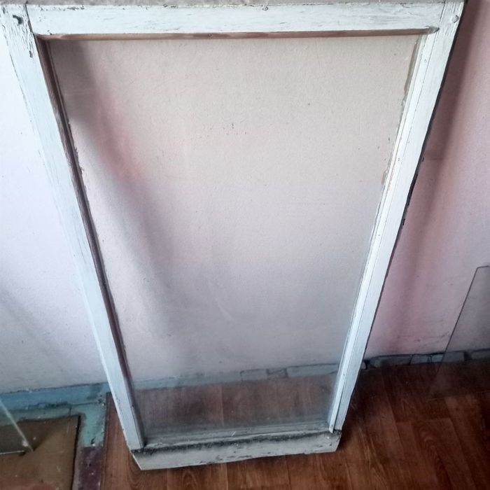 Продам стекла с балконных рам толщина 4 мм
