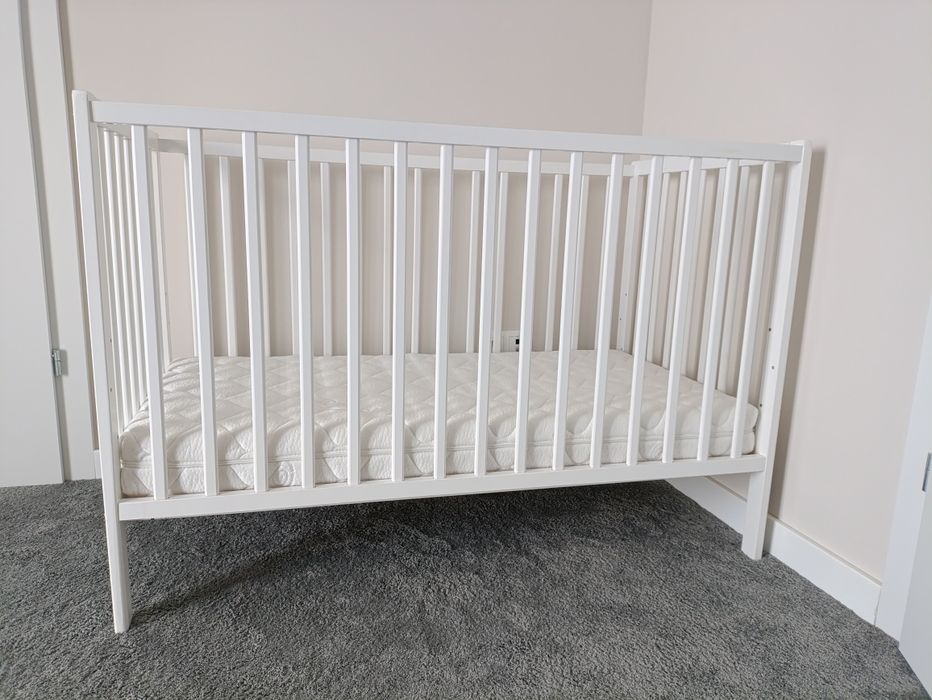 Łóżeczko dziecięce z materacem Hilding