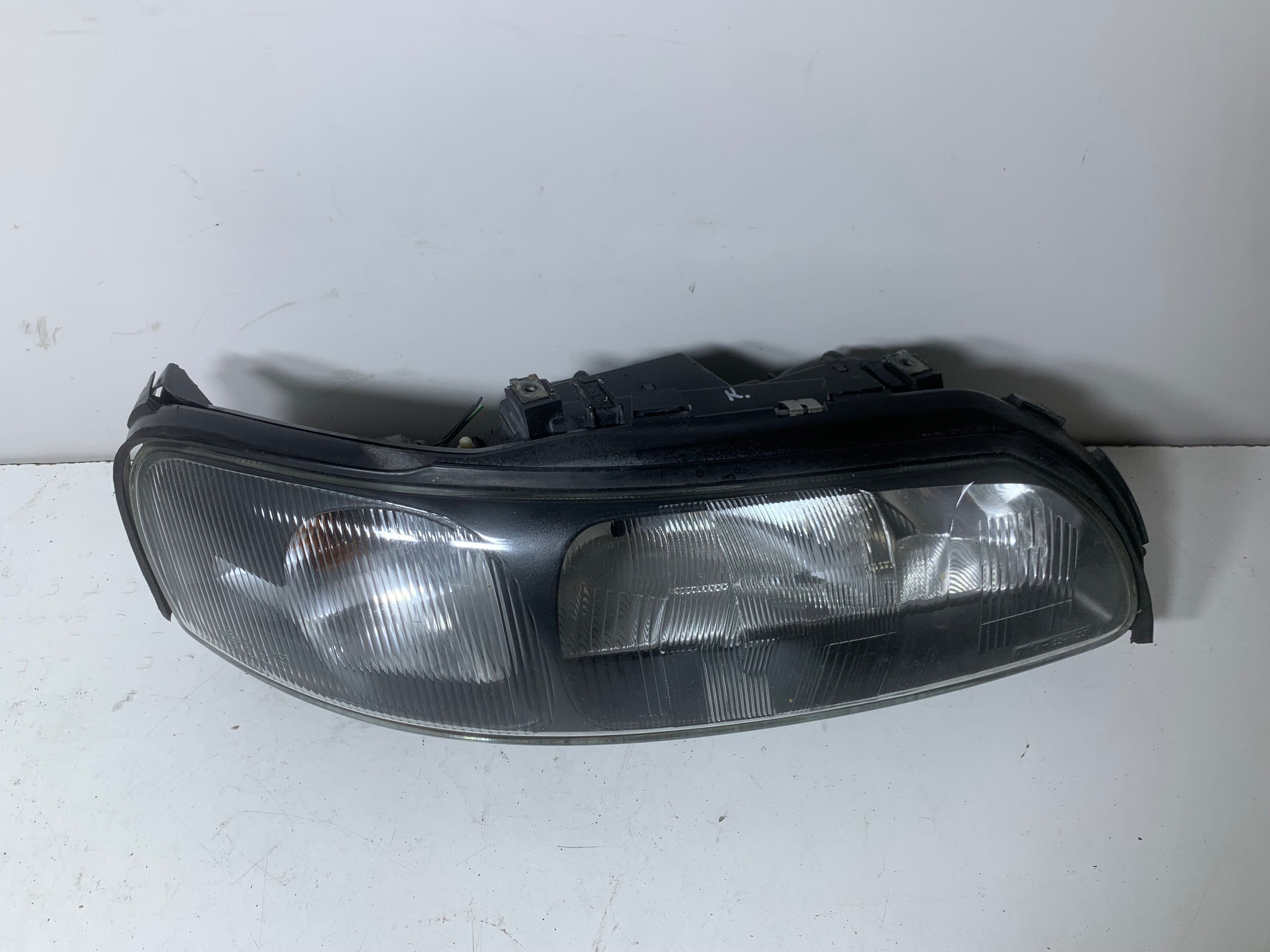 Lampa Prawa PRZÓD Europa V70 II XC70 II