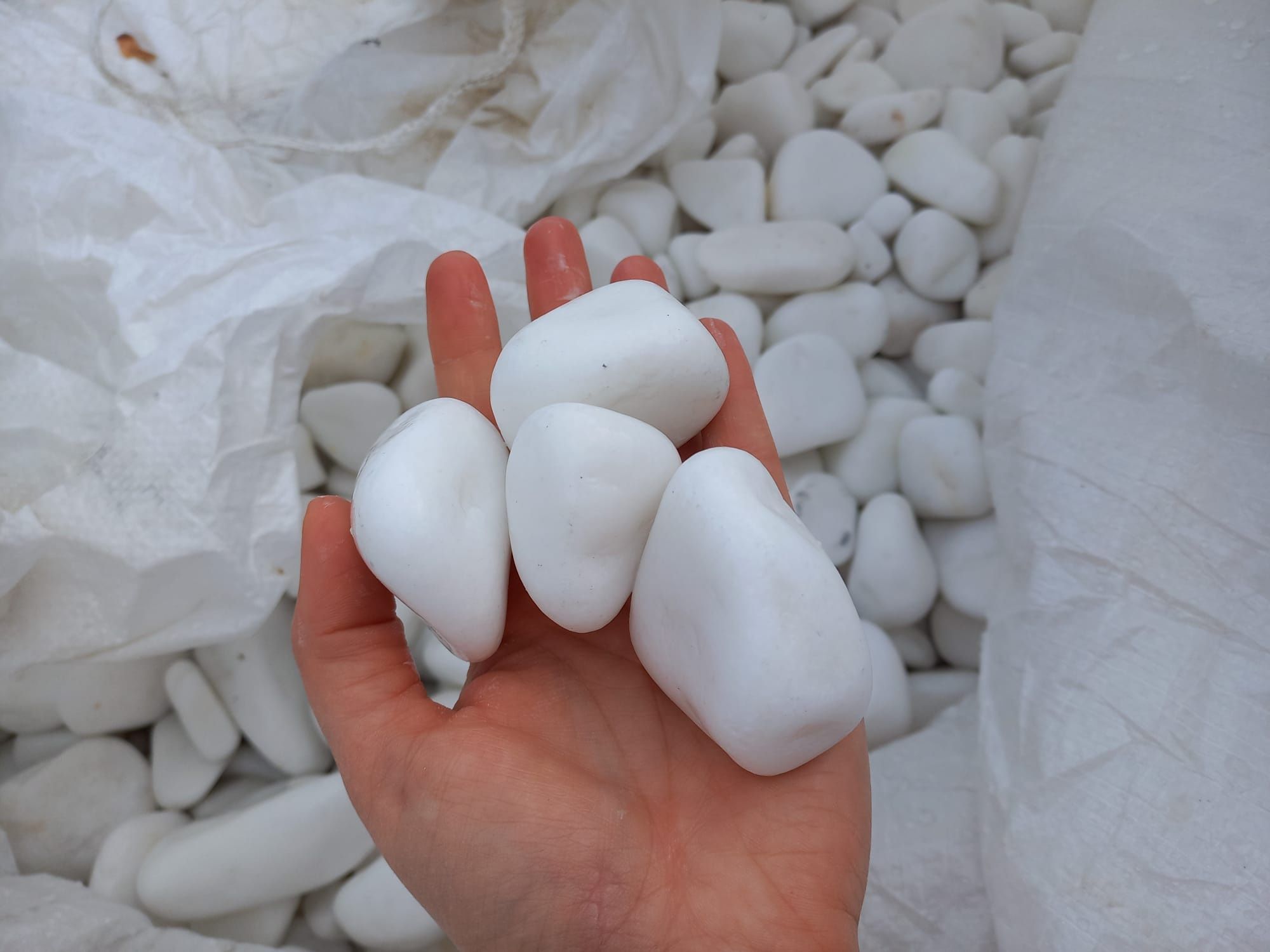 Grysy lub otoczaki śnieżnobiałe greckie biały Thassos kamień z dostawą