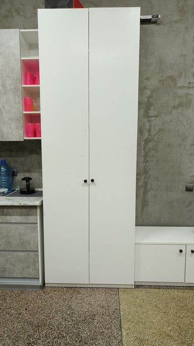 Шафа біла для одягу