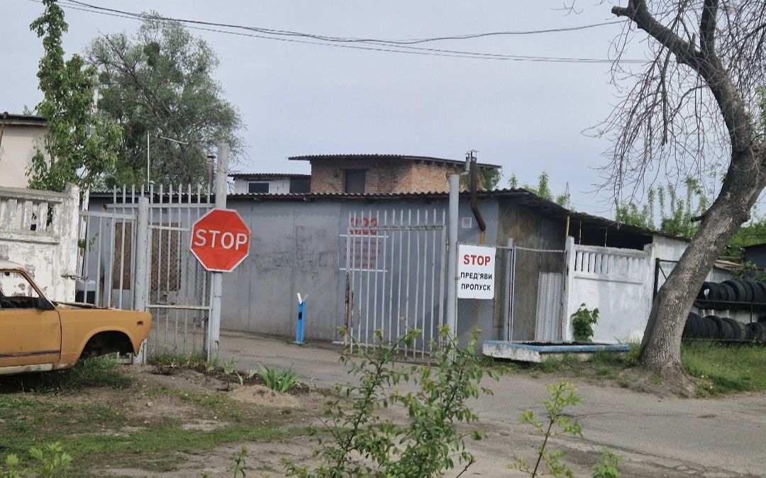 Продам гараж двухэтажный в Вишневом Автокооператив  Луч. Фасадной част