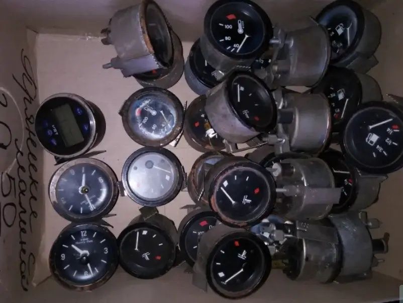 Датчик в торпеду Мерседес 207-410 208 209 210 307 308 309 310 407 408