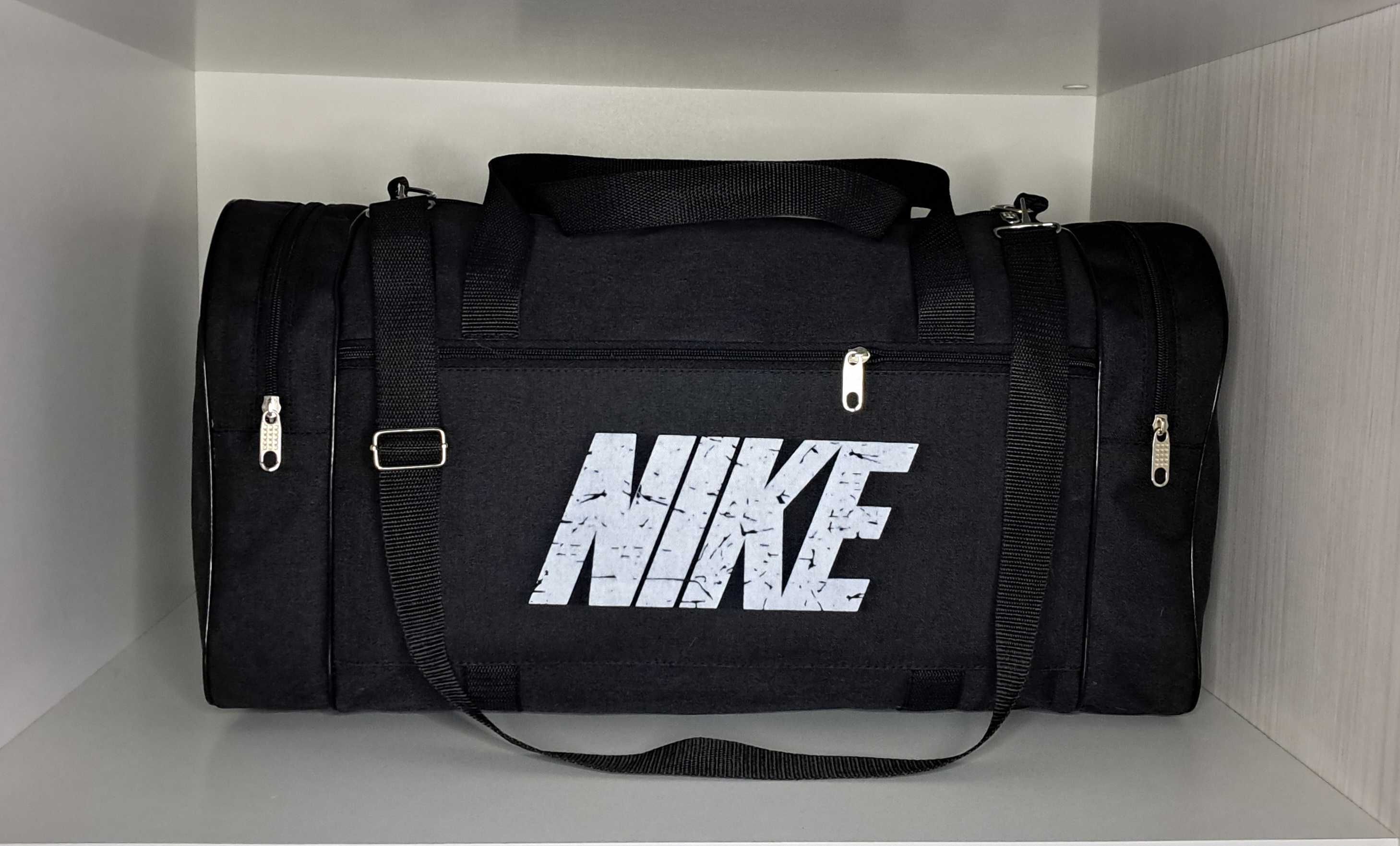 Сумка Nike спортивная чёрная вместительная. Новая.
