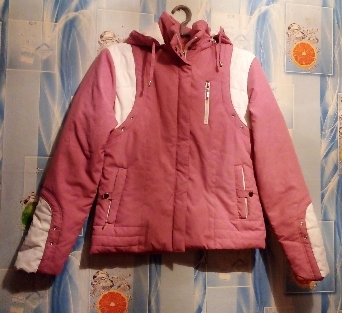 Продам женские куртки и пальто-44,50,54,56 размеров