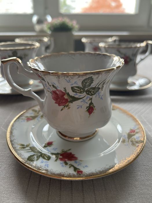 Filizanki  ze spodkiem  porcelana Chodzież 5szt