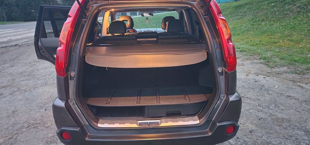 Автомобіль нісан