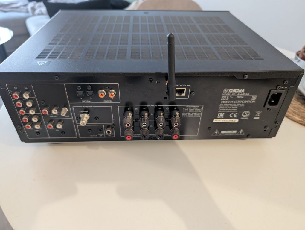 Amplituner stereo Yamaha R-N803D