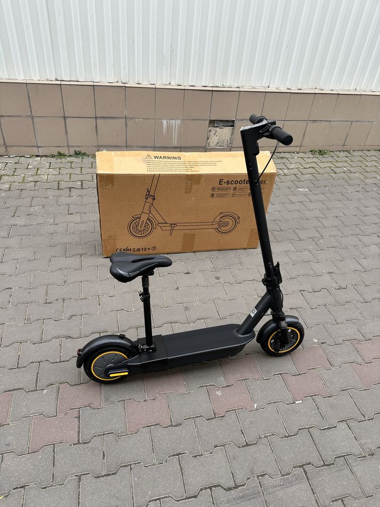 Электросамокат E-Scooter g30 max (600w, 15ah) 10''