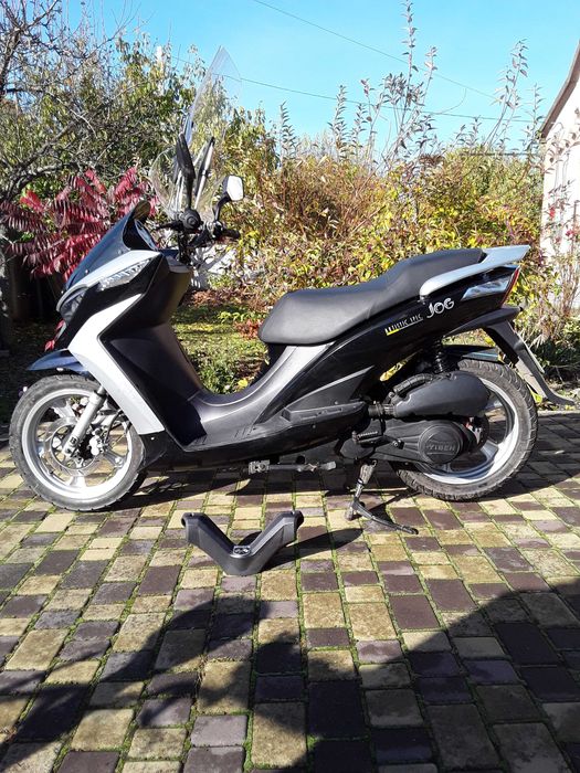 Максі скутер Yiben YB150T-11