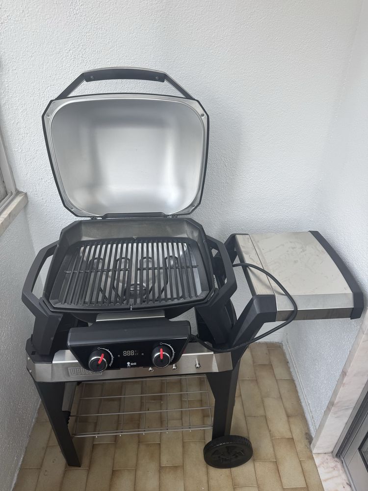 Weber Grelhador Elétrico Pulse 2000 C/ Carrinho e Mesa com pouco uso
