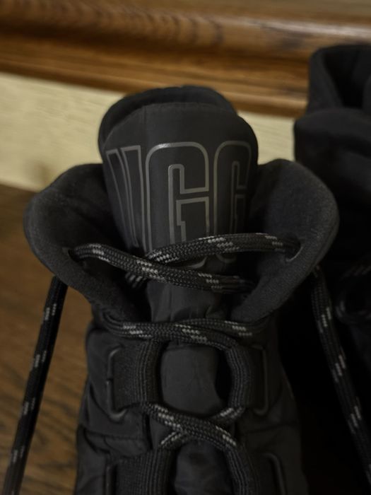 Теплі кросівки UGG