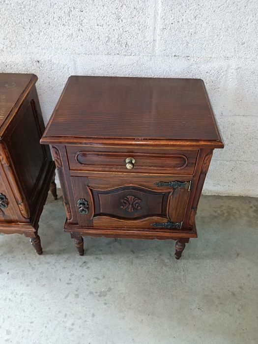 Par de mesinhas de cabeceira vintage