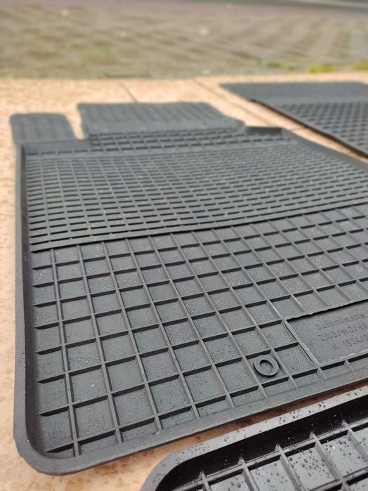 MERCEDES C-KL W204 NOWE Dywaniki PRZÓD gumowe dopasowane korytka