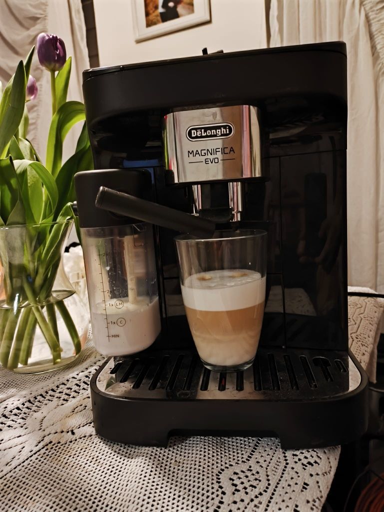 Ekspres do kawy DeLonghi Magnifica Evo