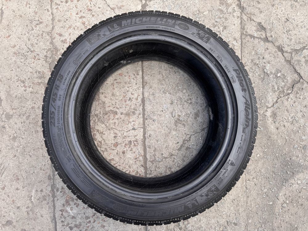 235/45 r18 Michelin Pilot Alpin PA4 зима (4.5 мм.) конец 2016 года