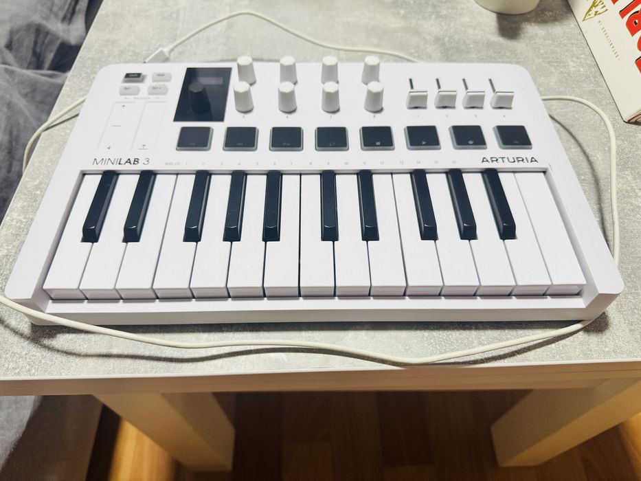 Midi клавіатура Arturia minilab 3 ідеальний стан
