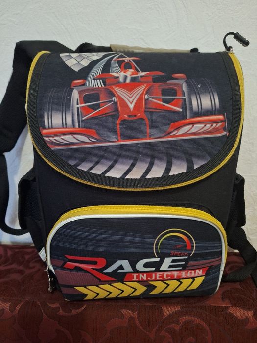 Шкільний рюкзак з ортопедичною спинкою