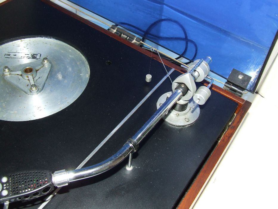 Проигрыватель пластинок  "Электроника Б1-011"