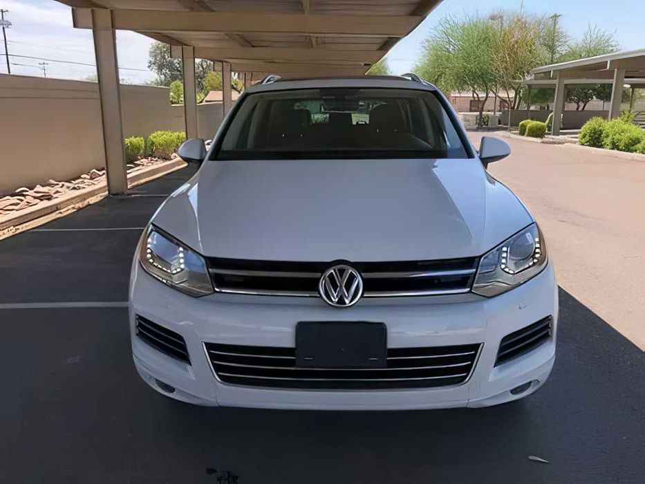 Volkswagen Touareg      2014