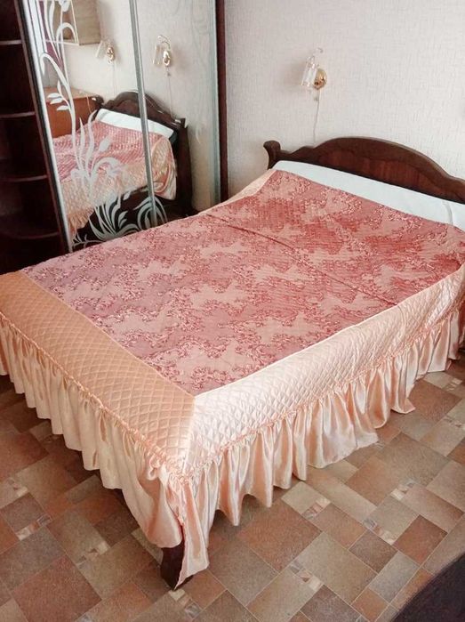 Кровать двуспальная с матрацем