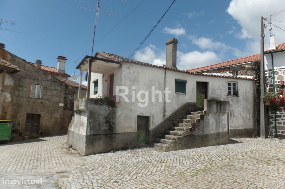 Casa serrana de pedra na Aldeia de Casal Vasco