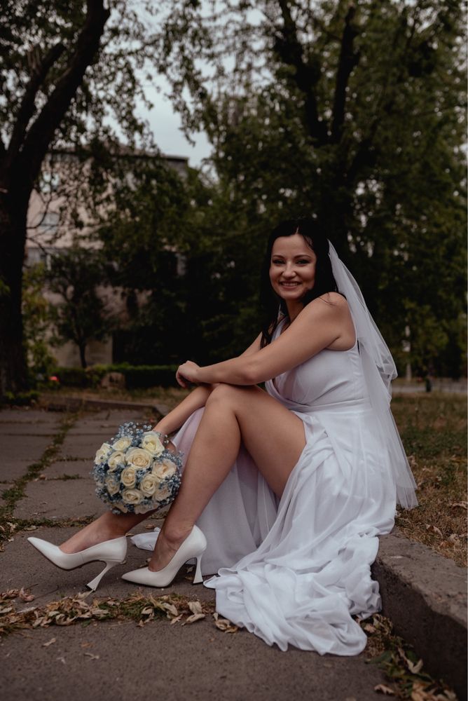Продам весільну сукню