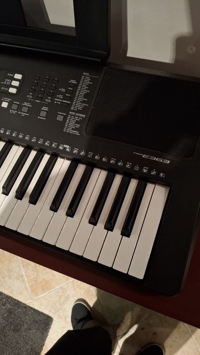 Piano elétrico Yamaha psr E363
