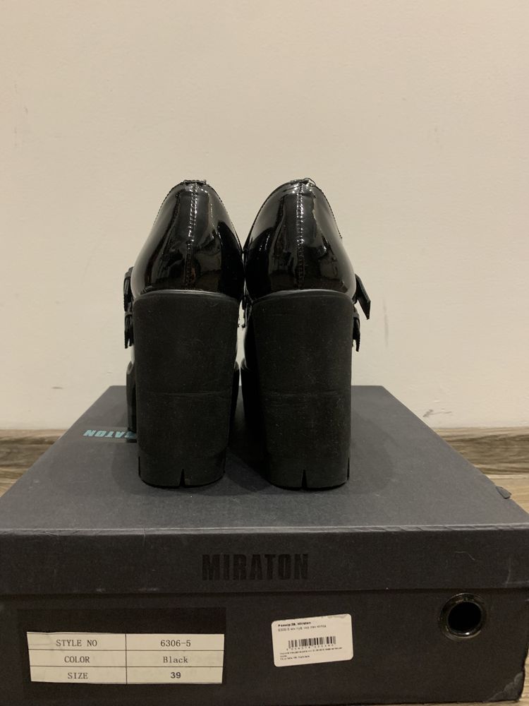 Miraton. Готическая, неформальная , на высокой платформе. Размер 39