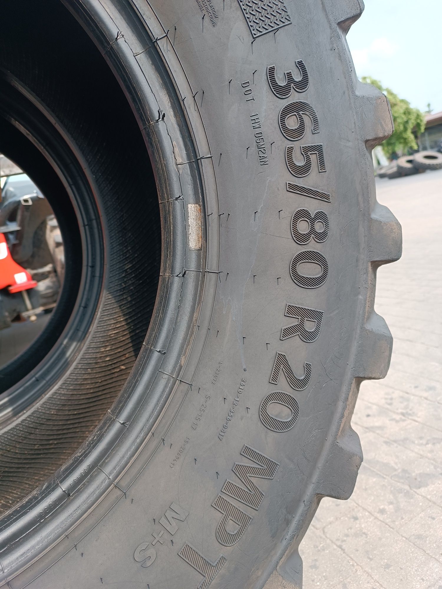 365/80R20 Continental MPT 81   14.5-20