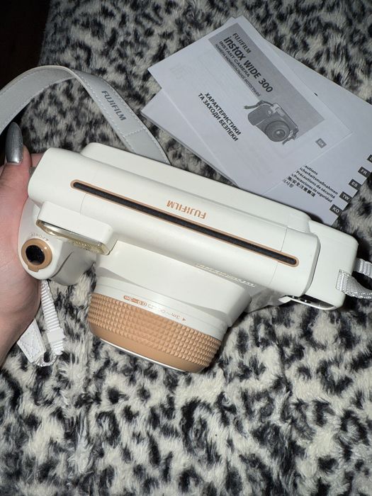 Фотокамера миттєвого друку Instax wide 300