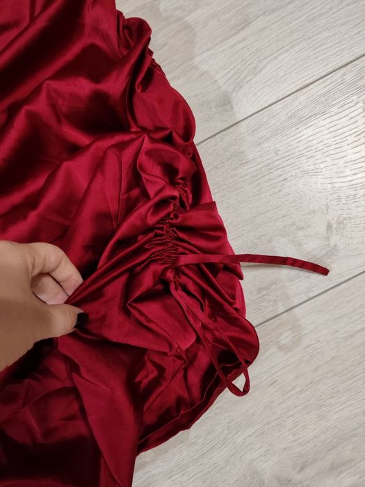 Стильне атласне плаття