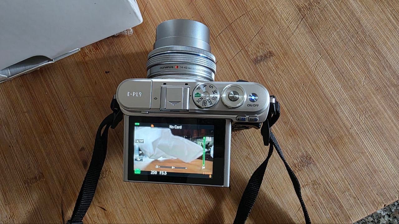 Olympus E-PL9 com objectiva ED 14-42mm f3.5-5.6Ez