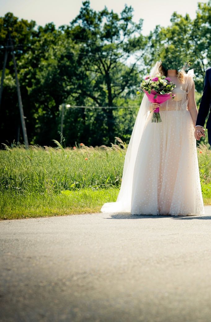 Suknia ślubna brzoskwiniowa