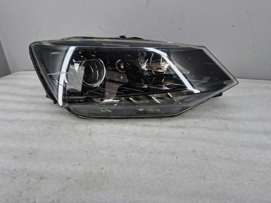 Lampa Reflektor Prawy Skoda Fabia III EU! Led DRL