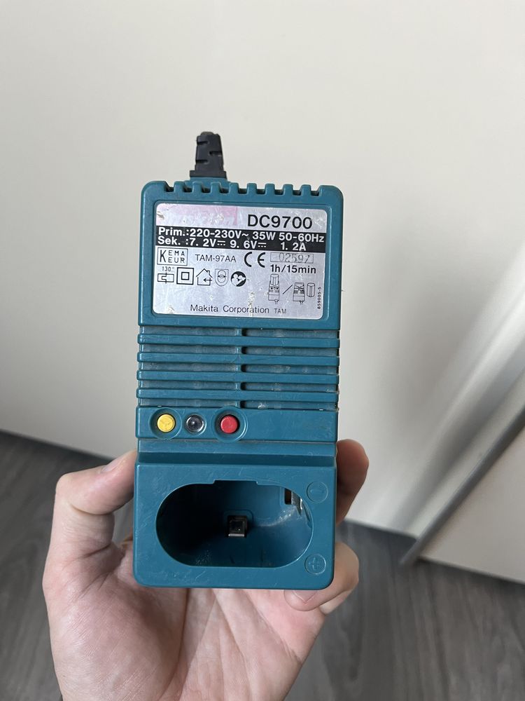 Зарядний пристрій Makita DC9700 7.2-9.6v