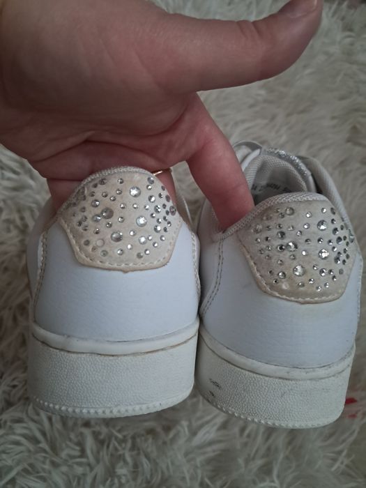 Białe adidasy dla dziewczynki w cekiny 34