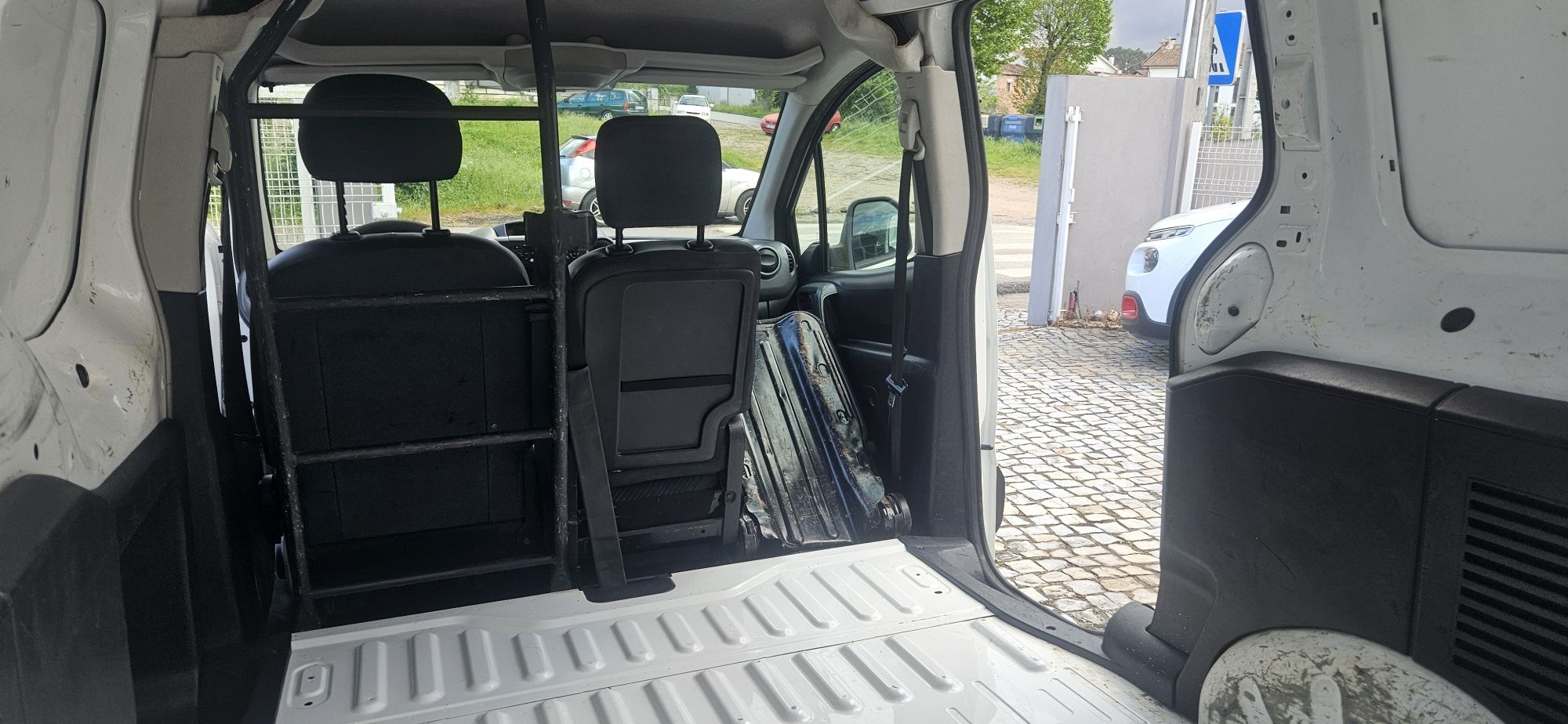 Peugeot Partner 1.6 hdi 3lug 100€/Mês