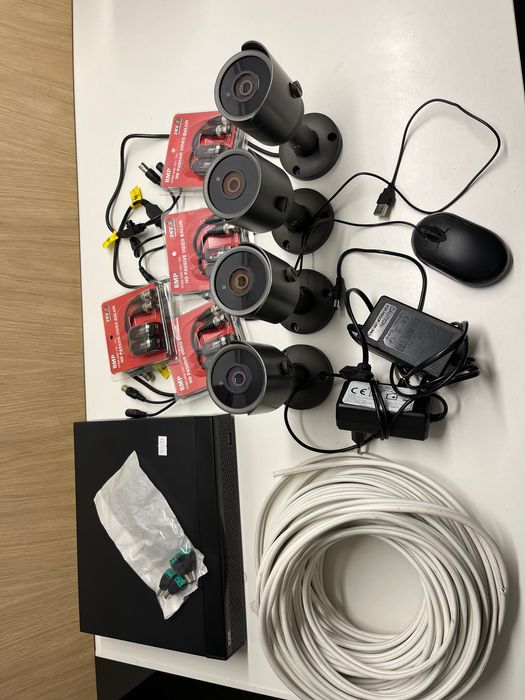 Zestaw 4 kamer plus rejestrator