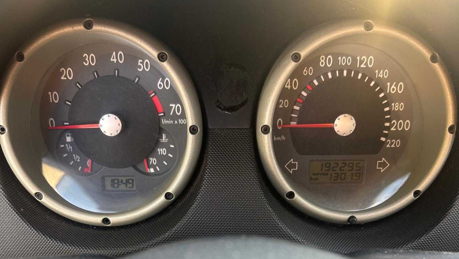 Volkswagen Polo - Ano 2000 | Económico e Fiável