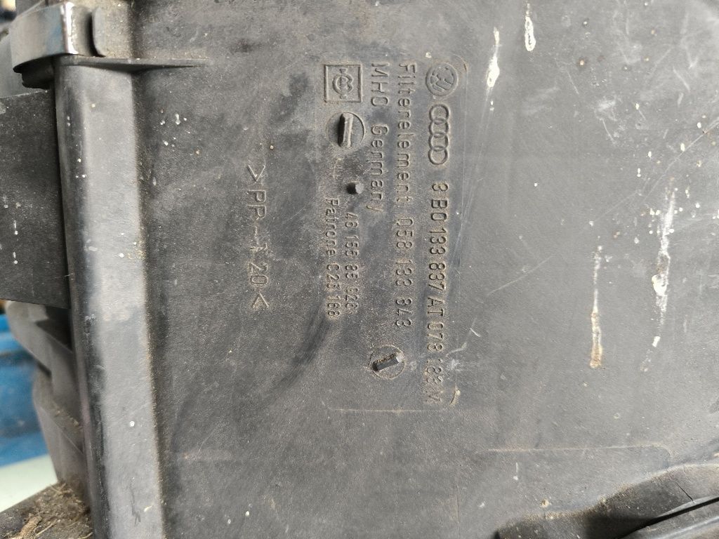 Obudowa filtra powietrza Audi VW Seat Skoda. 3B0_133_837. Przepływka