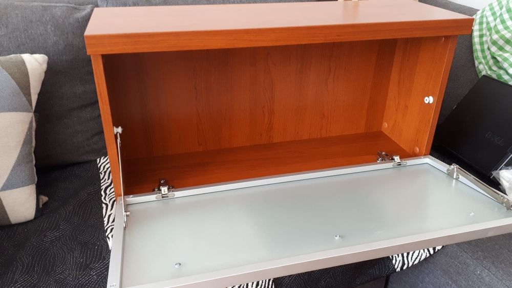 Szafka wisząca, półka, witrynka.