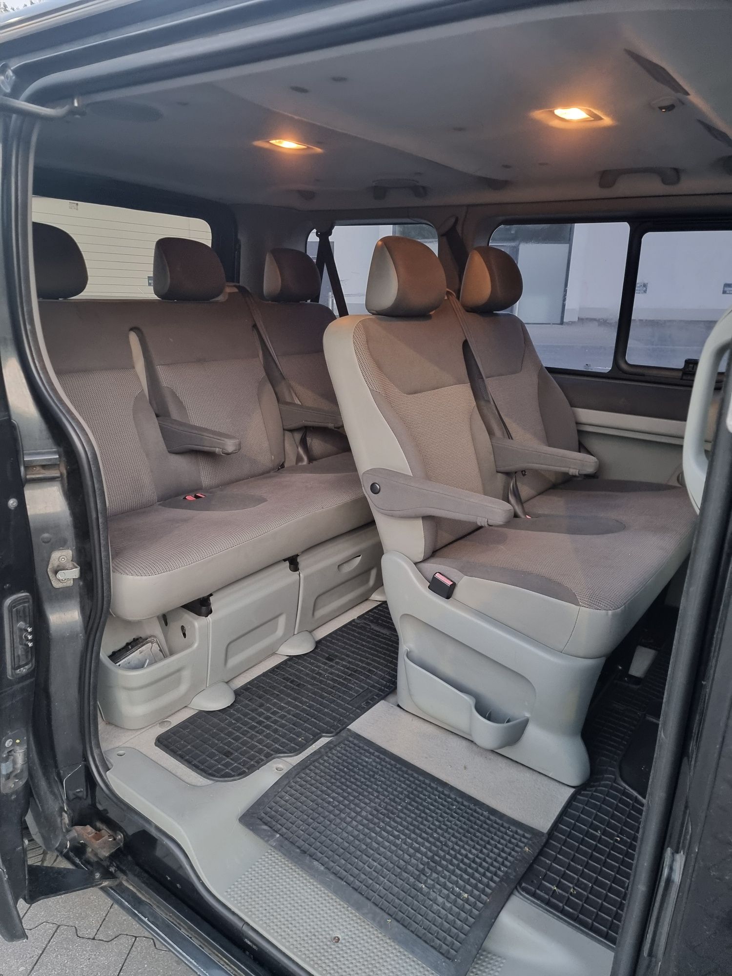 Opel vivaro 2.5 diesel Hak 8 miejsc tour
